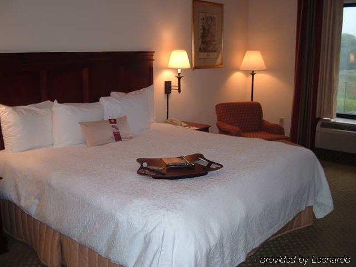 Hampton Inn & Suites Valley Forge/Oaks Phoenixville Room photo